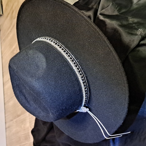 Wool STUNNER - Picture 5 of 7